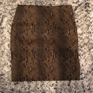 5/$25🖤 snakeskin skirt